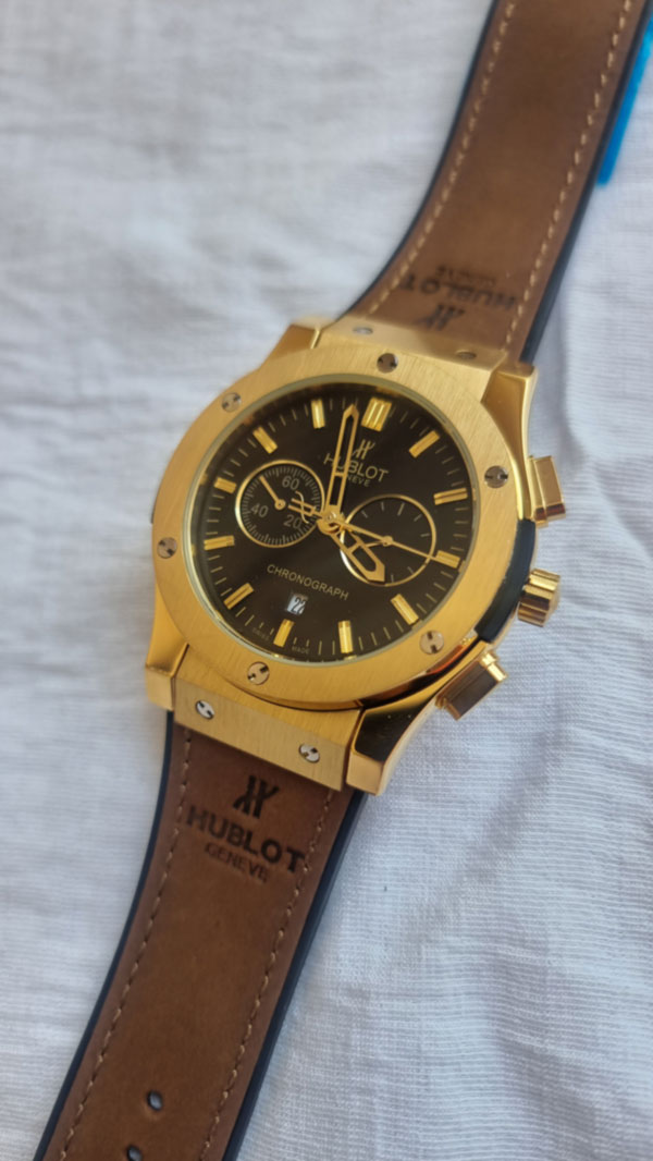 ساعت مچی مردانه هابلو(هابلوت) کرنوگراف کلاسیک بند خردلی قاب طلایی صفحه مشکی